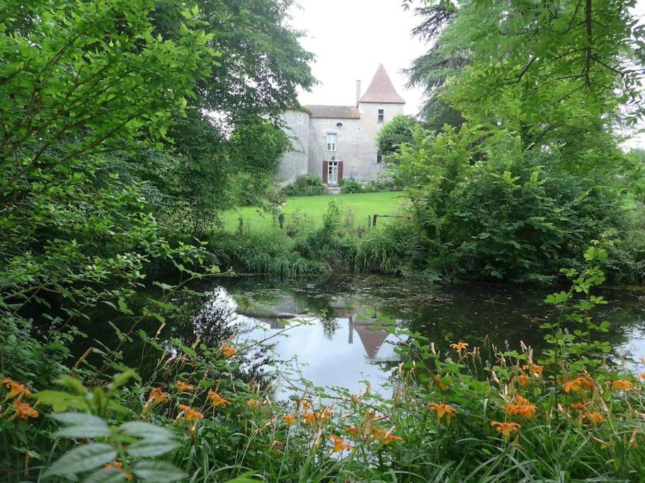 Chateau Barayre - Beautiful 12Th Century Castle With Pool And Large Garden Laussou Dış mekan fotoğraf