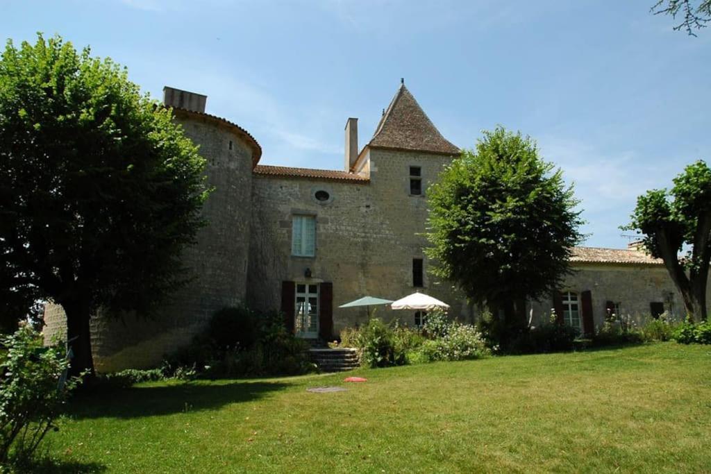 Chateau Barayre - Beautiful 12Th Century Castle With Pool And Large Garden Laussou Dış mekan fotoğraf