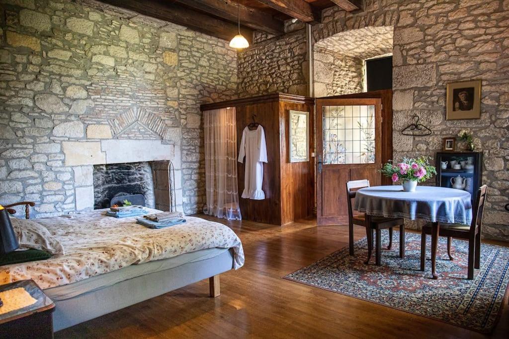 Chateau Barayre - Beautiful 12Th Century Castle With Pool And Large Garden Laussou Dış mekan fotoğraf